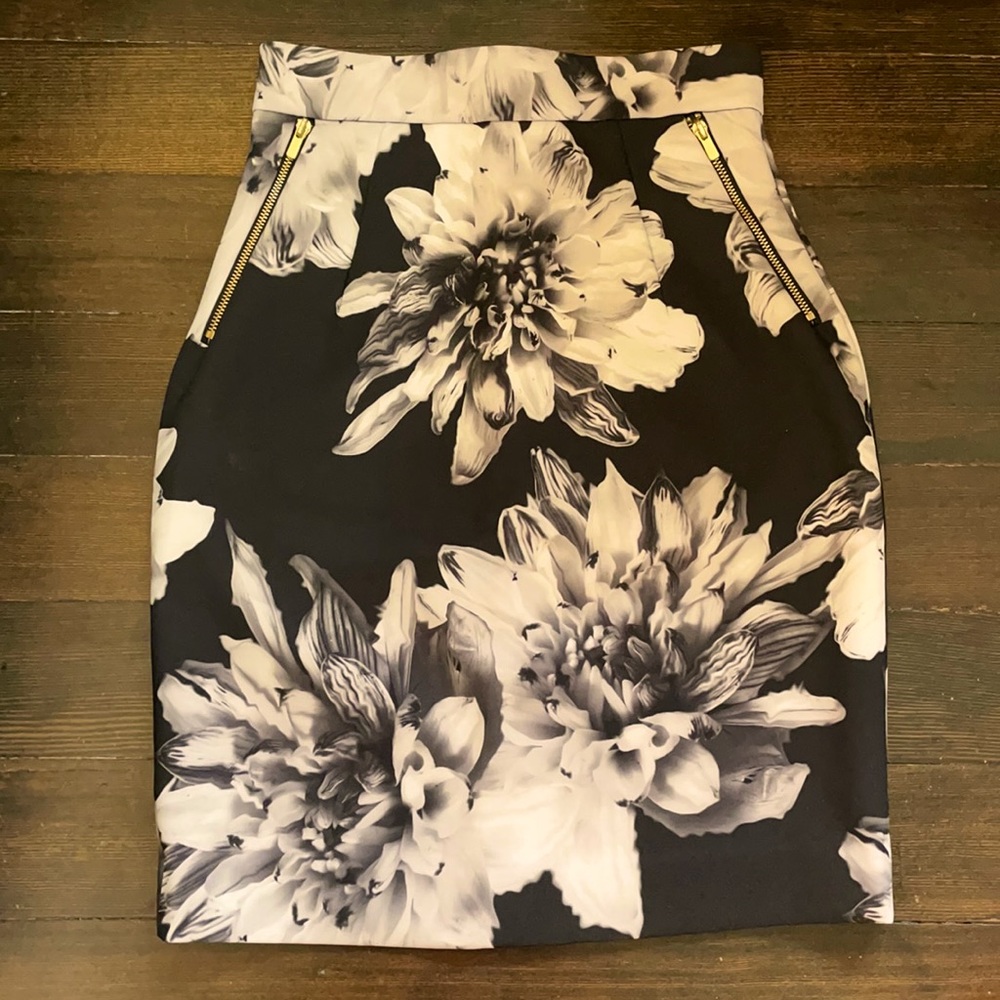 Black & White Flower Skirt EUC